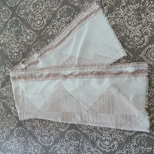 NWOT BCBG Maxazira scarf /wrap